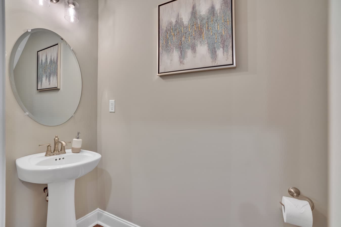 16. Half Bath.jpg