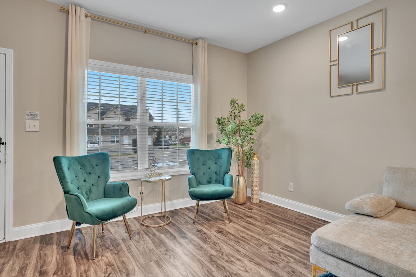 7. Living room.jpg