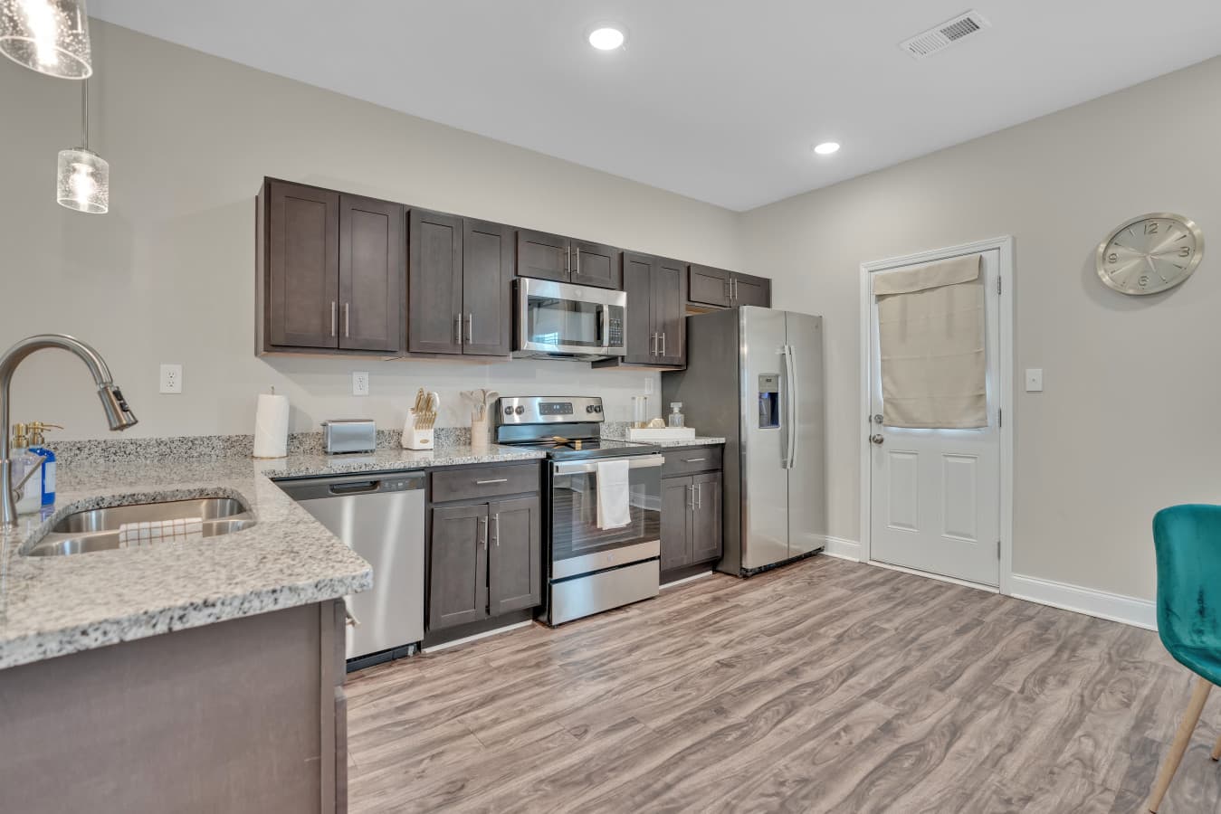 9. Kitchen.jpg