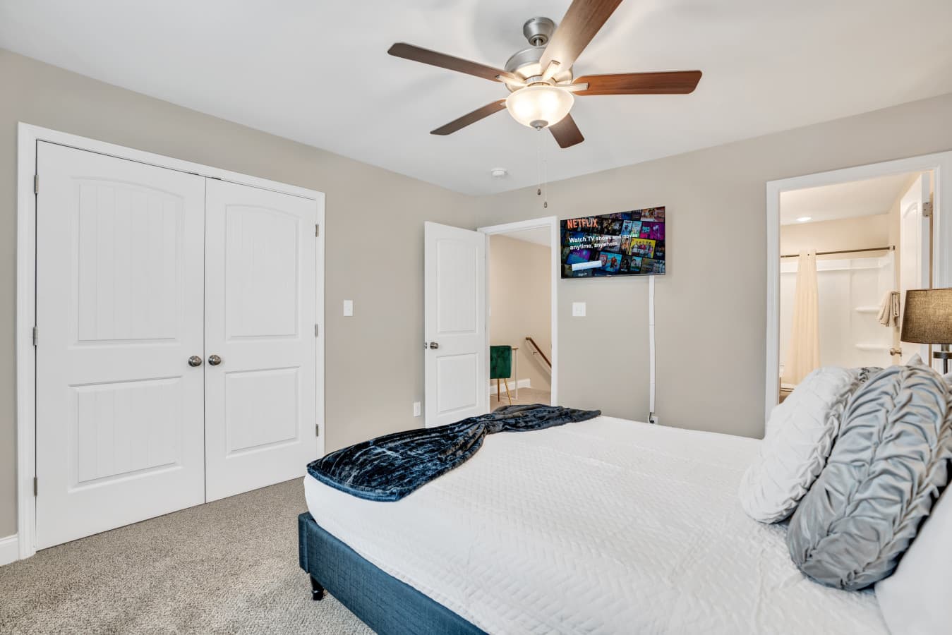 18. Master bed.jpg
