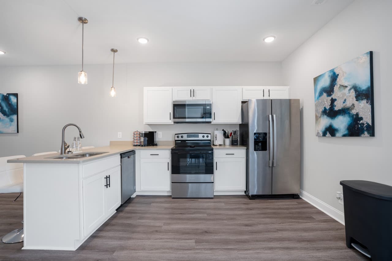 13. Kitchen.jpg