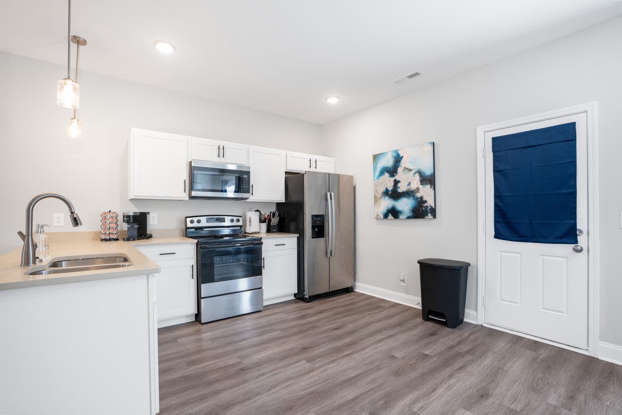 12. kitchen.jpg