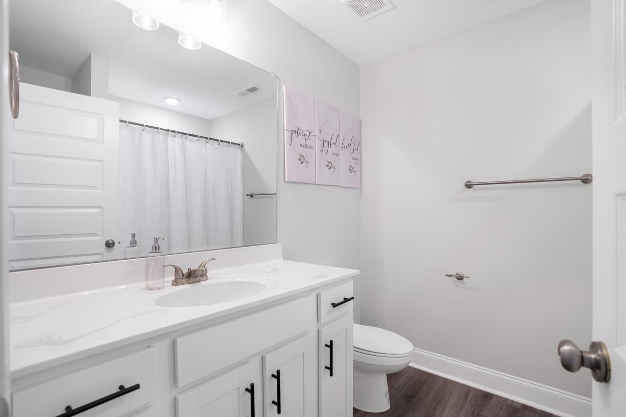 26. full bath.jpg