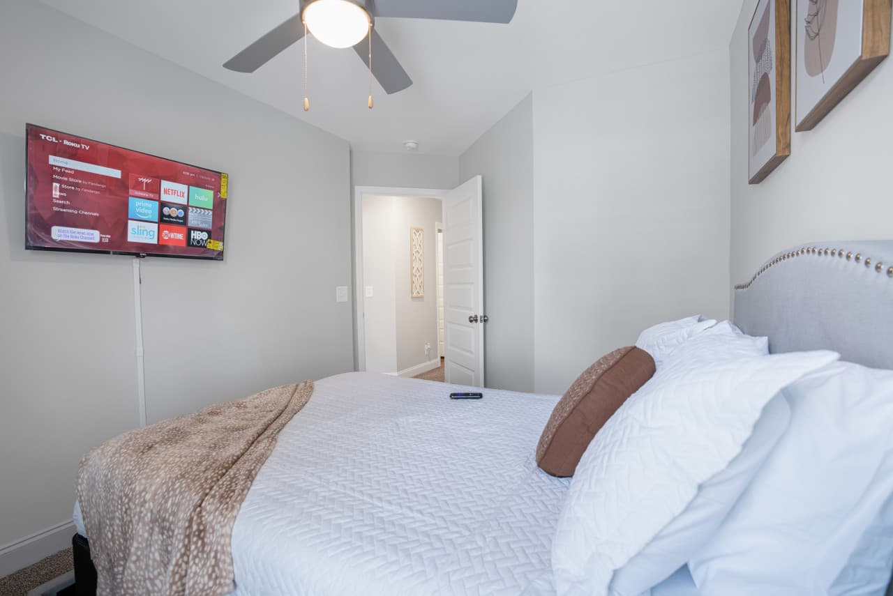 25. bedroom 2.jpg