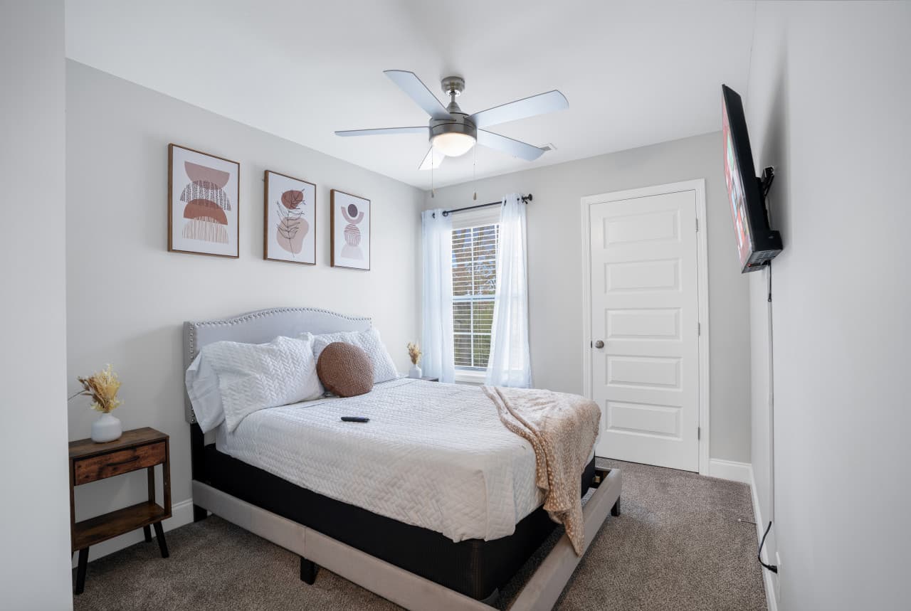 24. bedroom 2.jpg