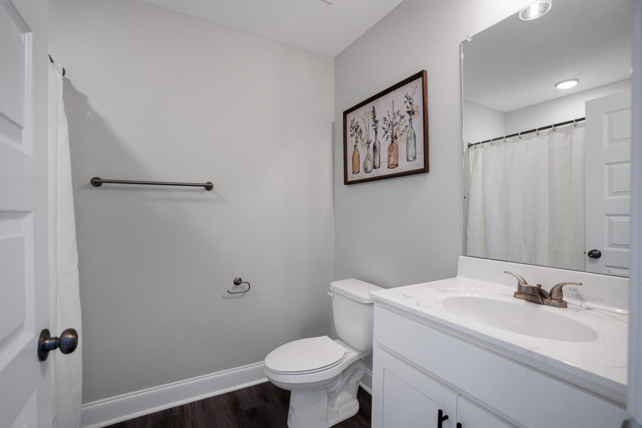 23. Master bath.jpg