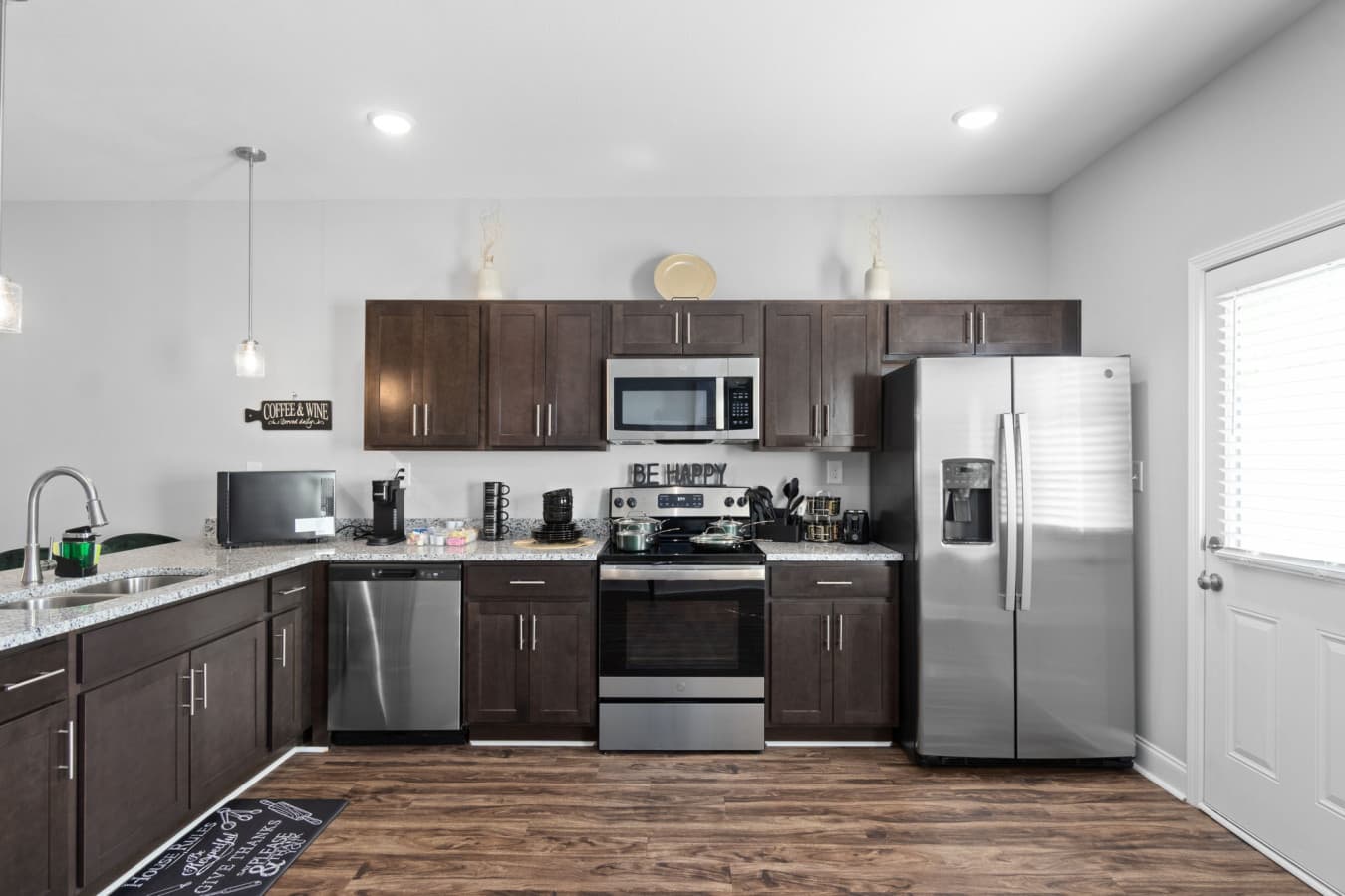 12-web-or-mls-541-new-s-dr-403.jpg