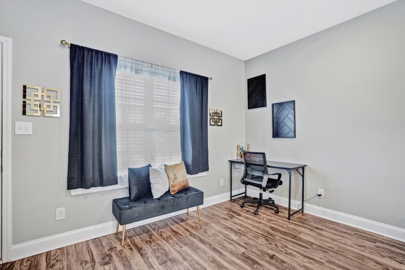 6. Living room 2.jpg
