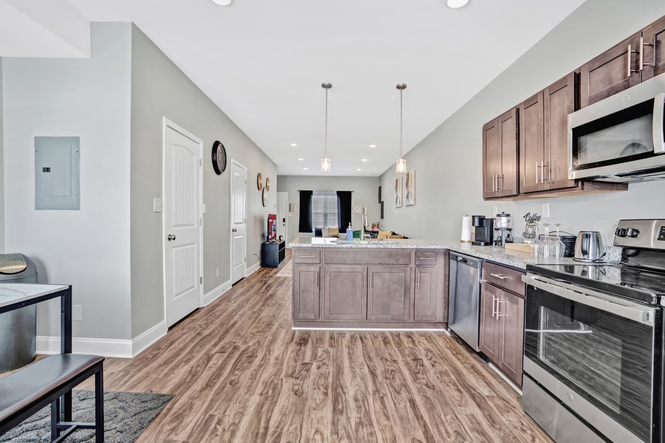 8. kitchen.jpg