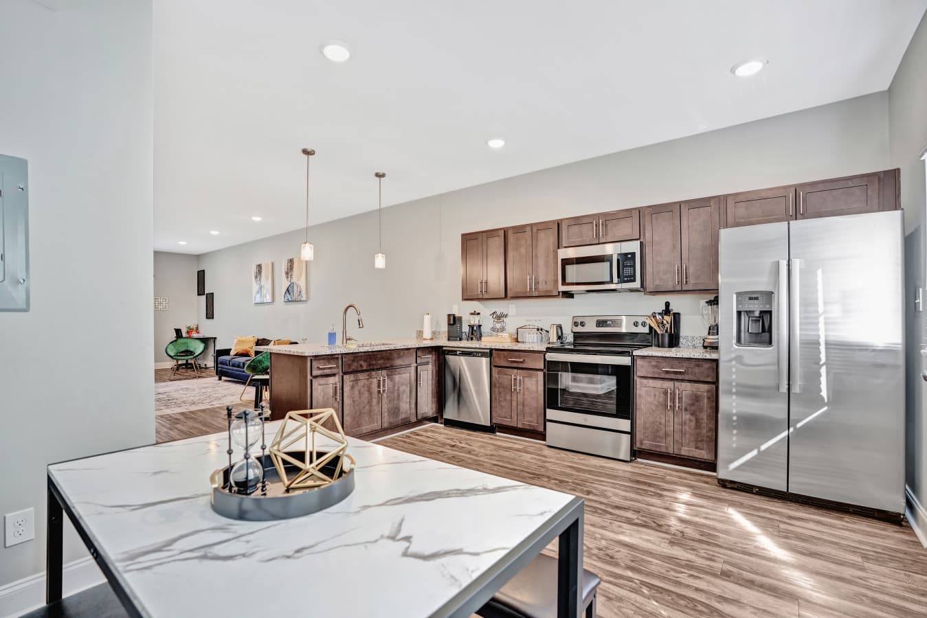 9. kitchen.jpg