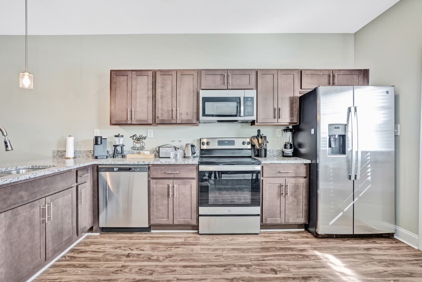 12. kitchen.jpg