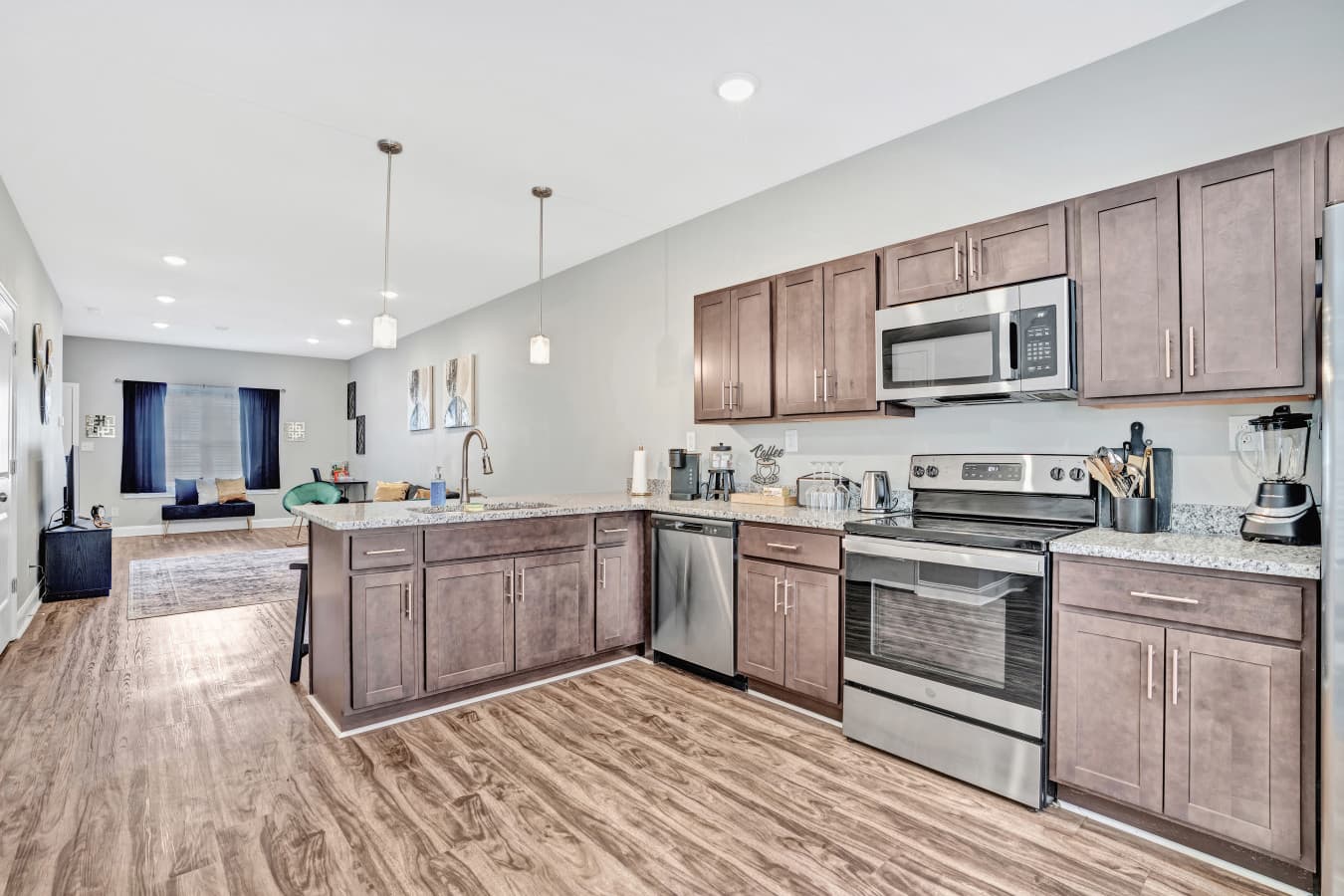 10. kitchen.jpg