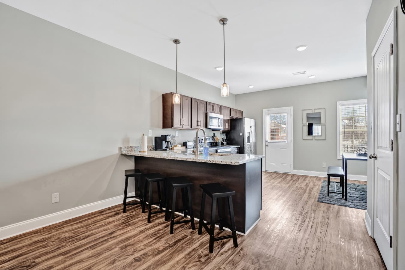 7. kitchen.jpg
