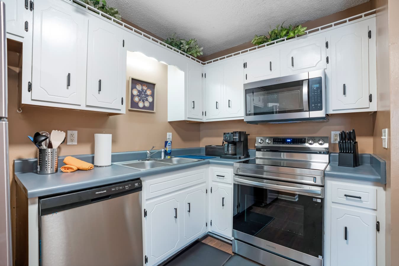 9. Kitchen.jpg