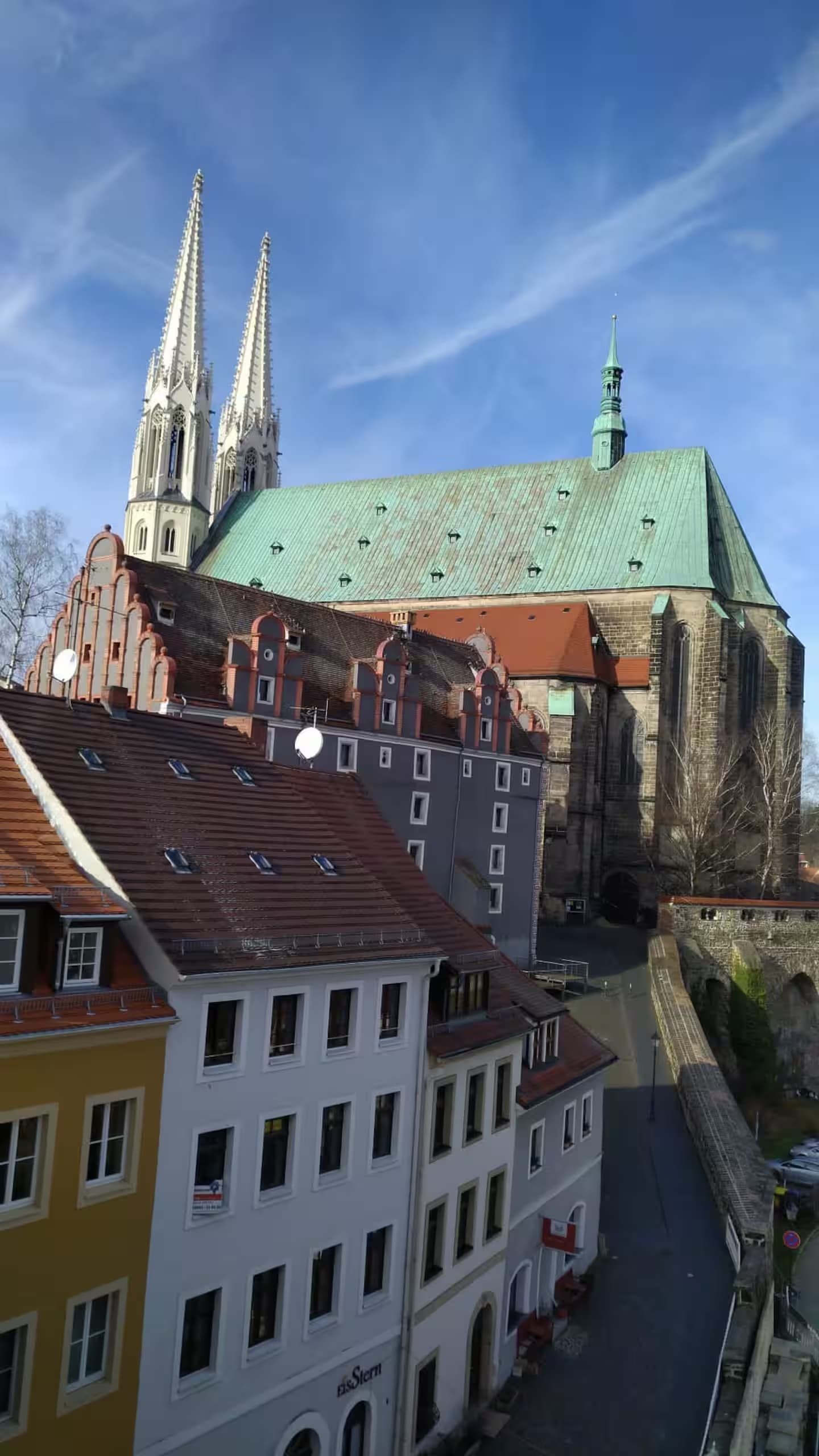 Aufgang zur Peterskirche vor dem Haus