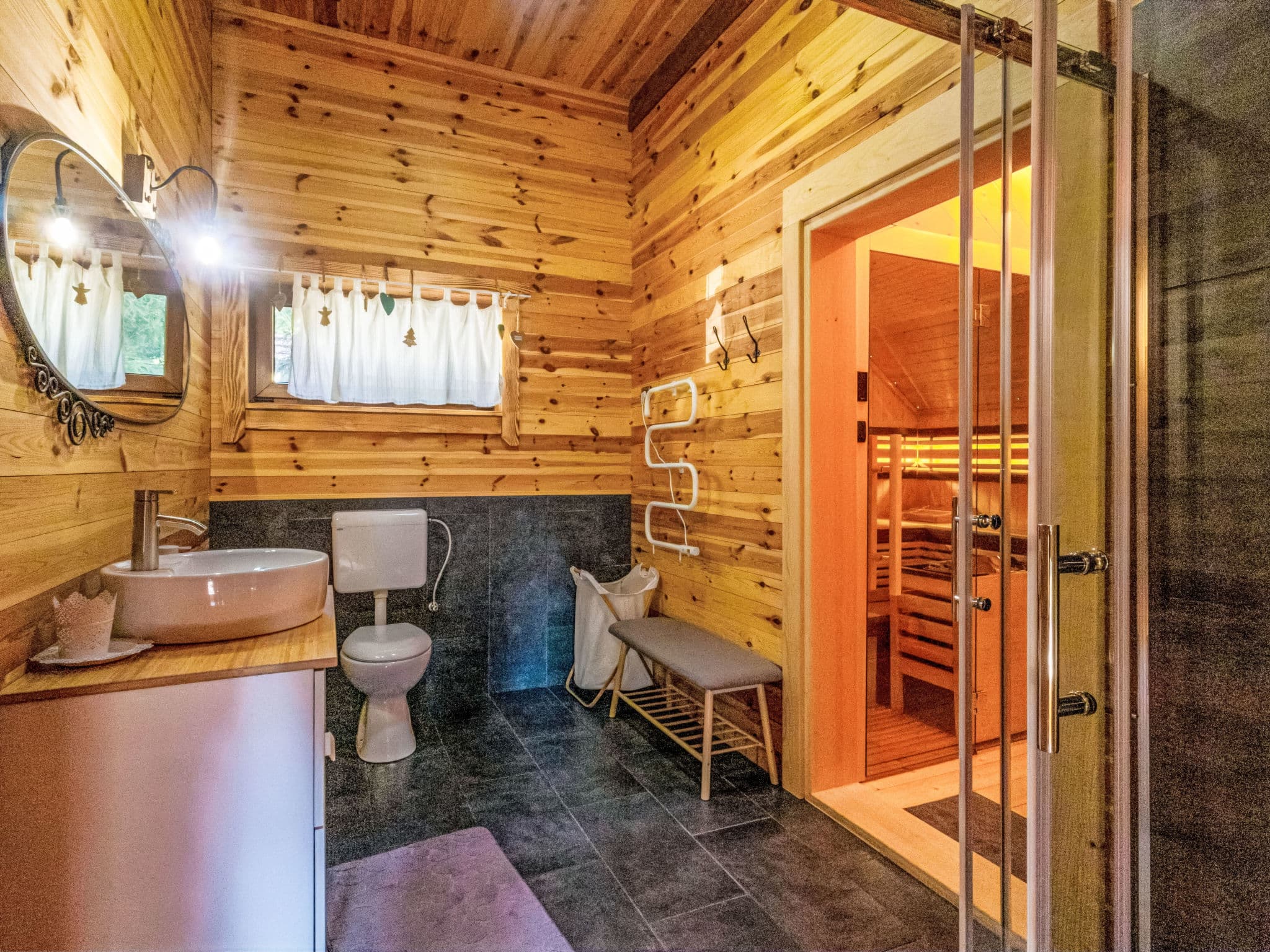 Bathroom / Wellness