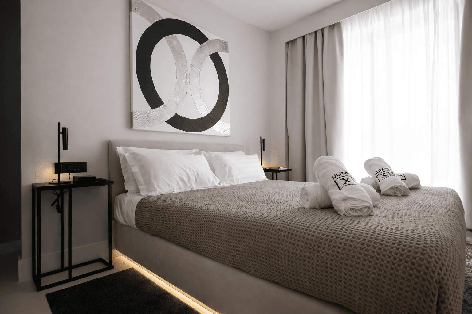 Azulis Tigellio Cosy Bedroom for Relaxation Soft Towels by Rental12