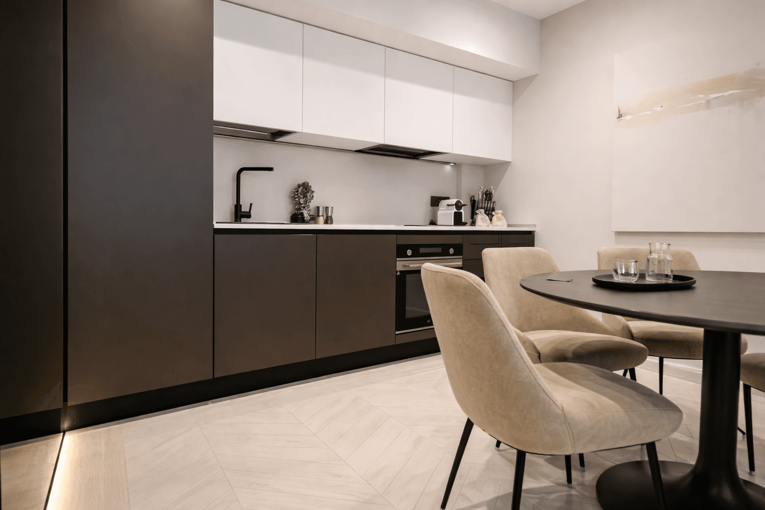 Azulis Tigellio Dining Table Kitchen with Painting by Rental12