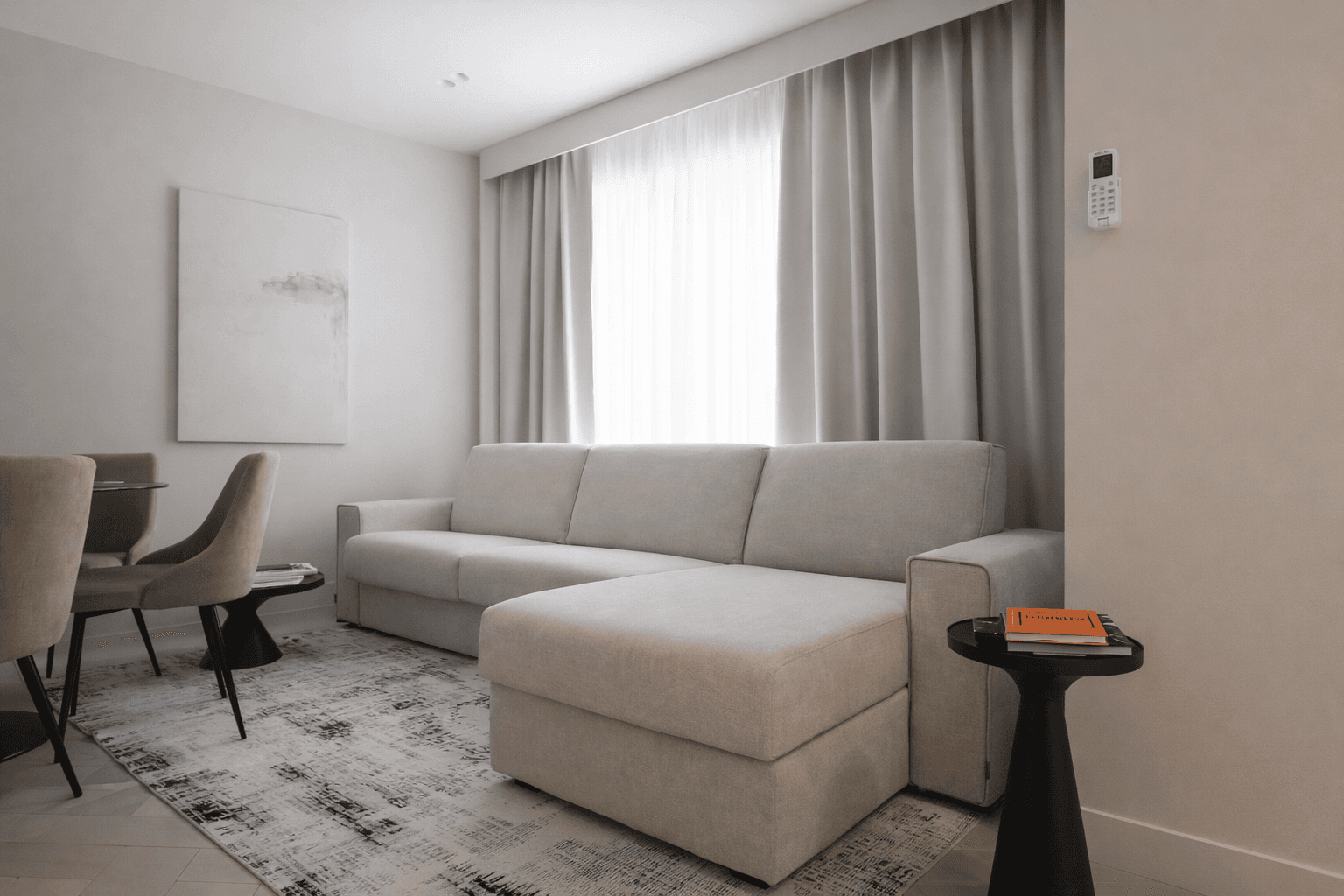 AZULIS Tigellio Living Area with Sofa bed and smart TV by RENTAL12