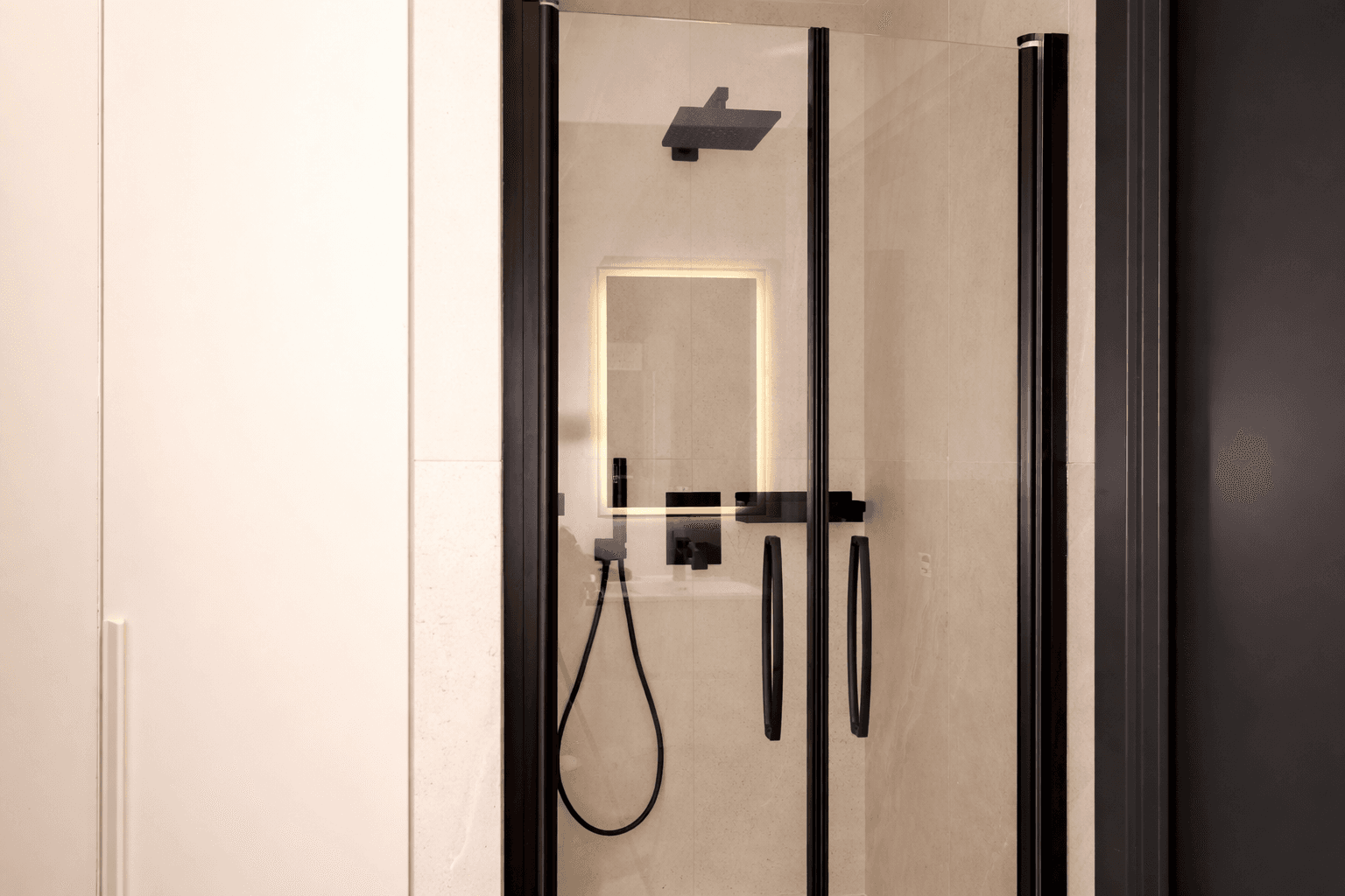 AZULIS Apartments designer bathroom by RENTAL12