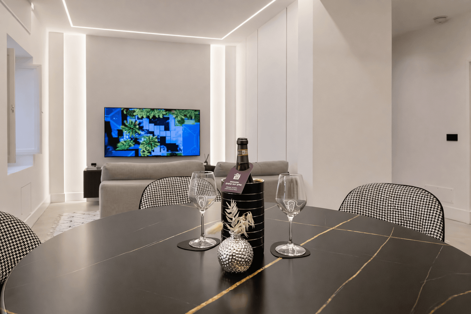 Via Cavour 41 dining table with free bottle of wine by RENTAL12