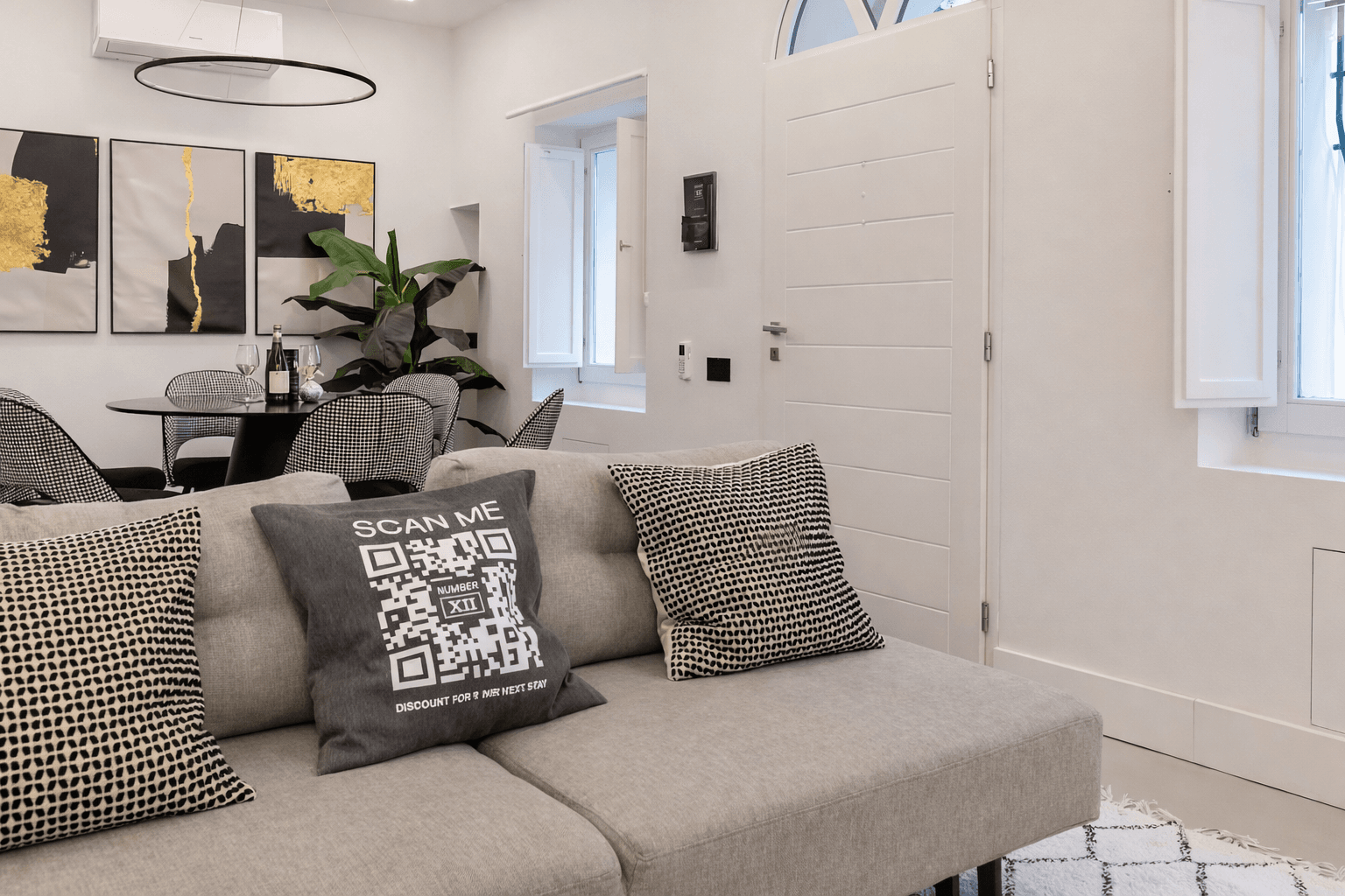 Via Cavour 41 Livingroom by RENTAL12