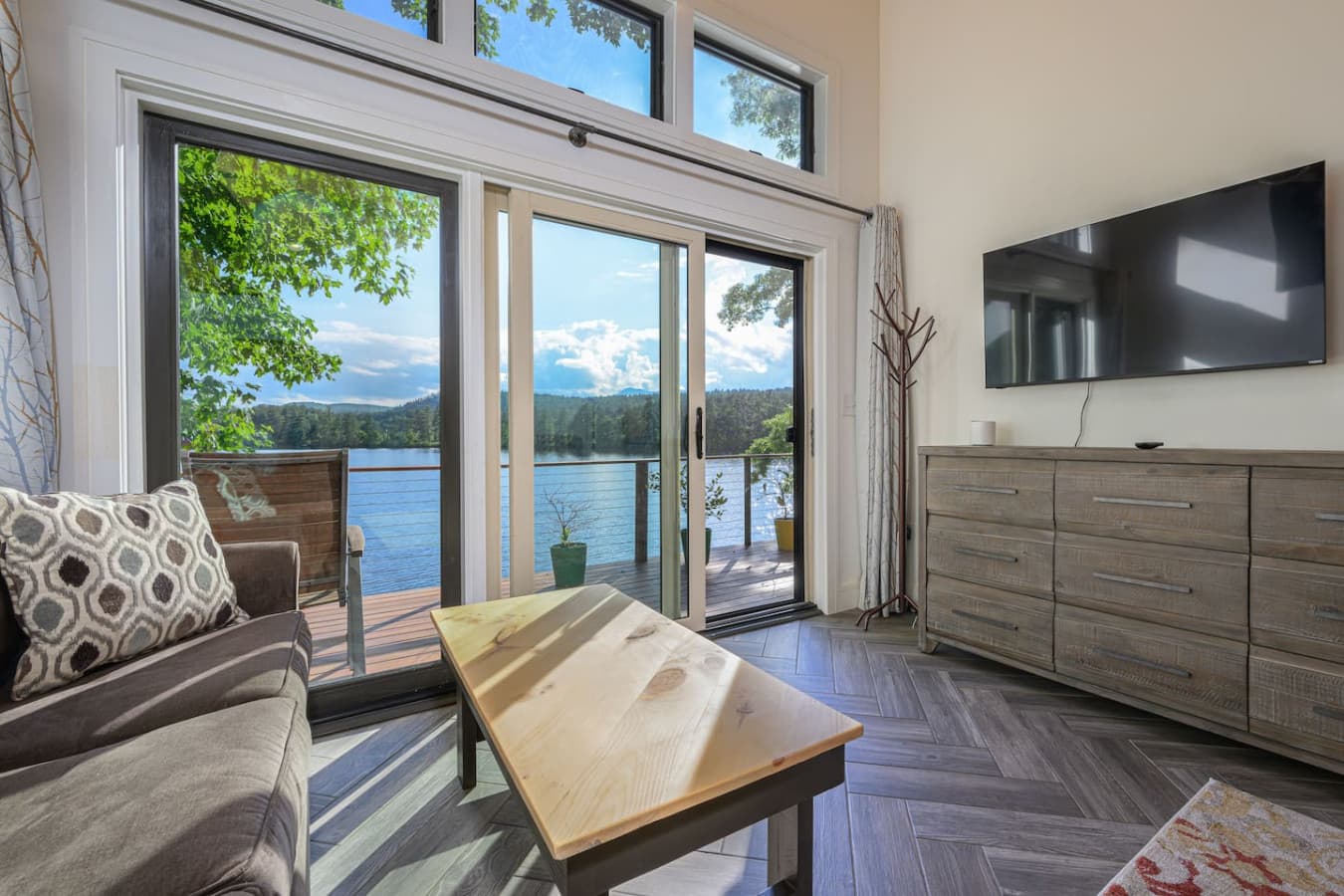 Step onto your private balcony for sweeping water views and a picture-perfect look at Mount Chocorua. It’s an unforgettable spot for sunrise coffee or a quiet evening wind-down. Please note: the balcony may not suit small children.