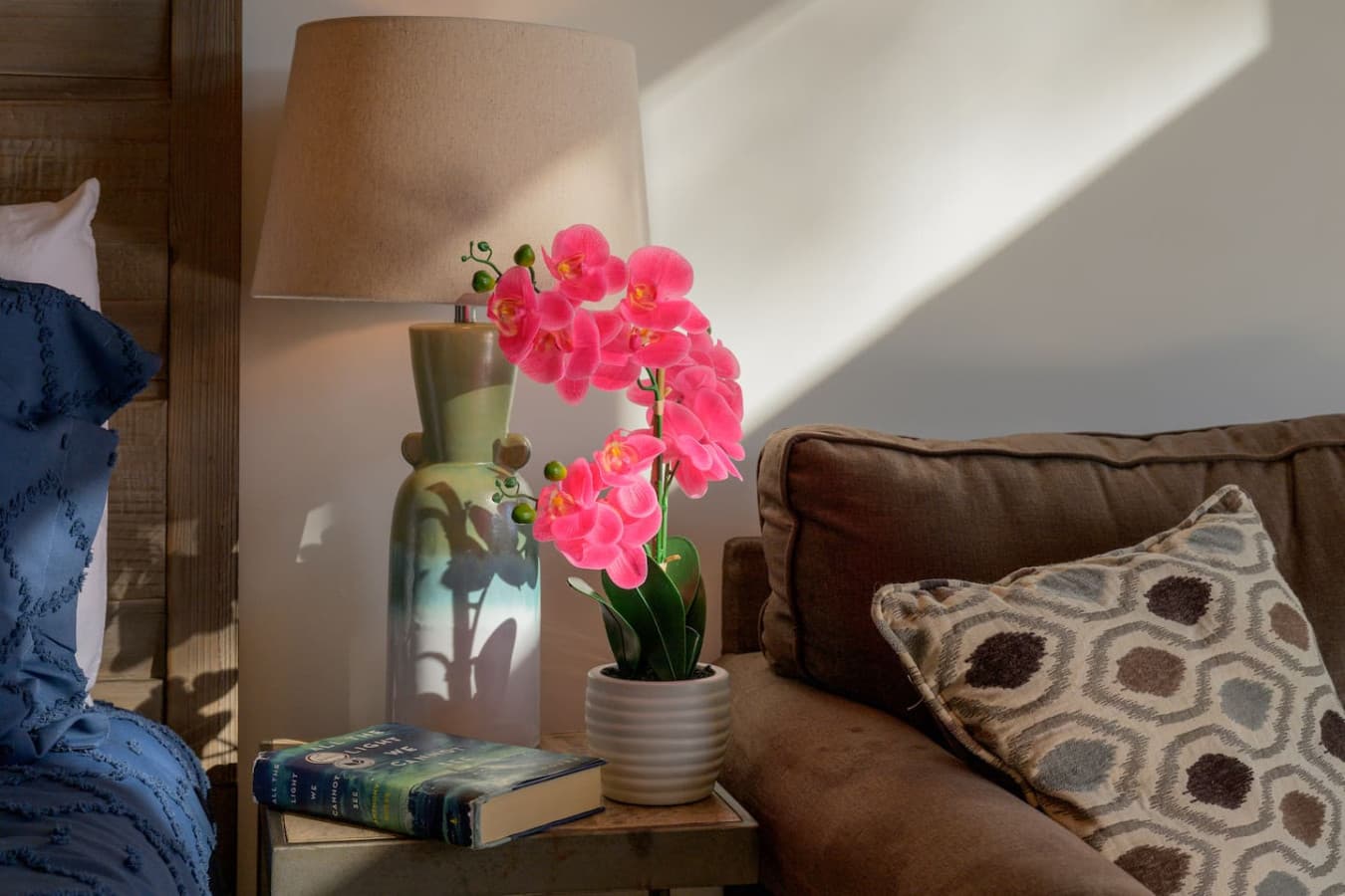 Soft light, quiet mornings, and an easy sense of calm make this room feel like a true escape. It’s a peaceful place to read, nap, reconnect, or simply enjoy a slower pace for a while