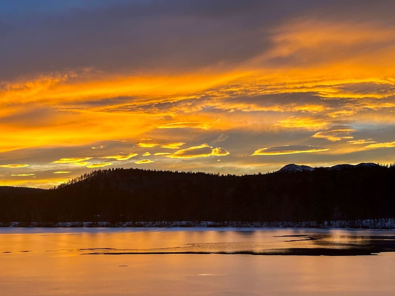 As evening settles in, the light over the water turns golden and glows across the landscape, creating one of those quiet, unforgettable moments that make a stay here feel truly special.