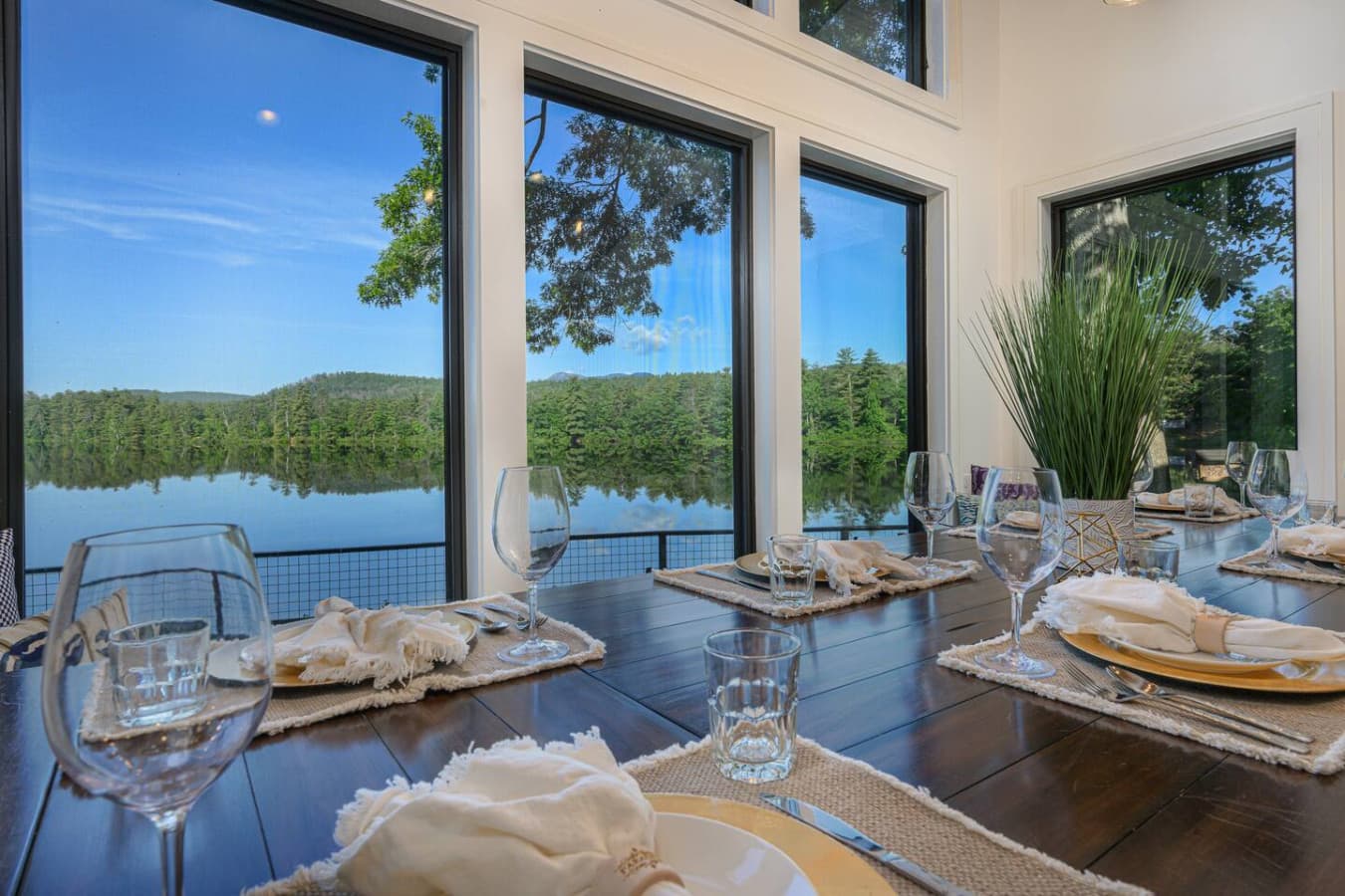 With beautiful waterfront and mountain views, our dining room pairs comfortable bench seating with a warm, welcoming feel. It’s the perfect spot for takeout after a day on the water or a relaxed meal together.