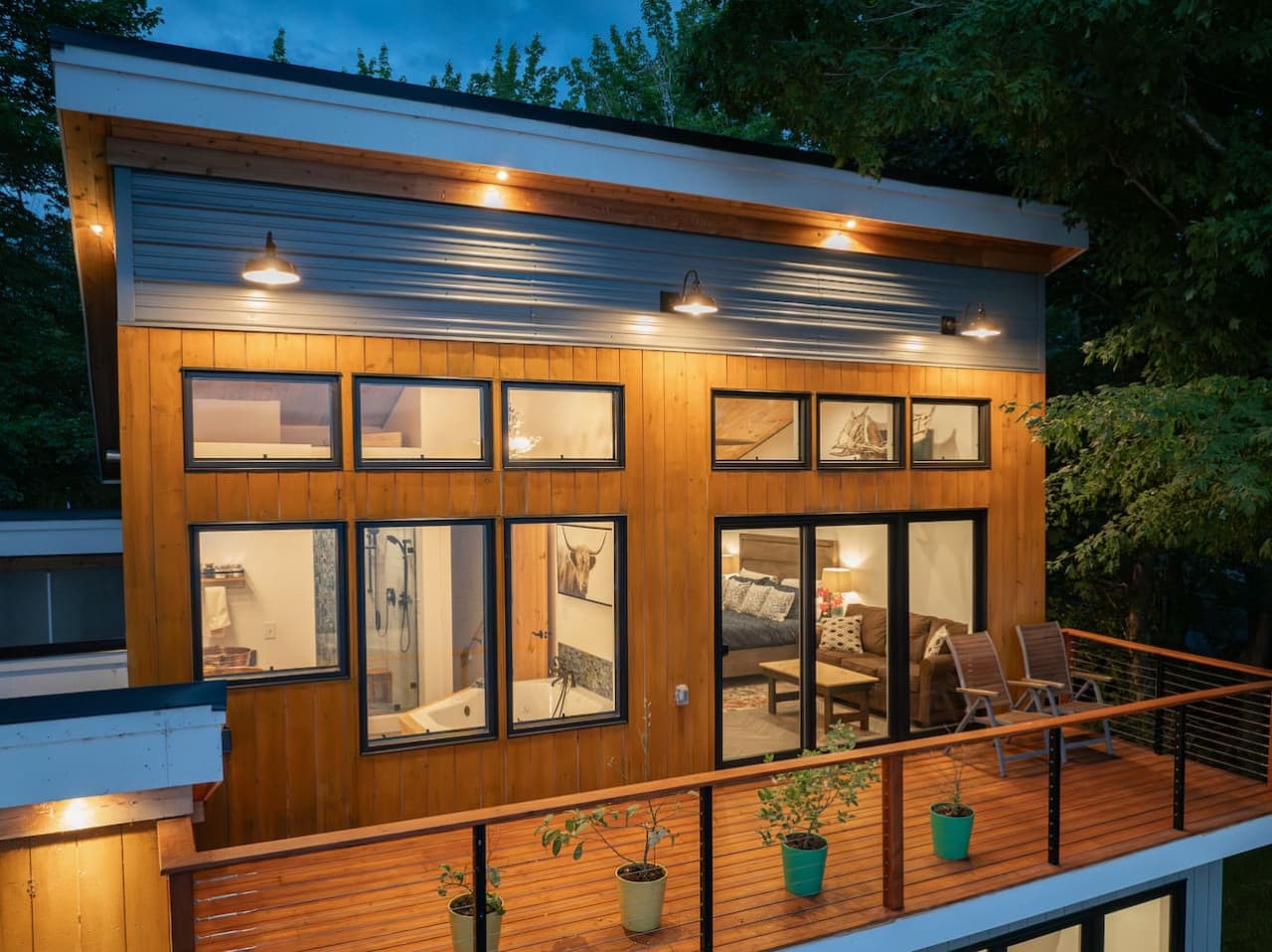 With tranquil water views and Mount Chocorua in the distance, the second-floor balcony is a peaceful place to sip coffee, read in the morning sun, or unwind as the day comes to a close.