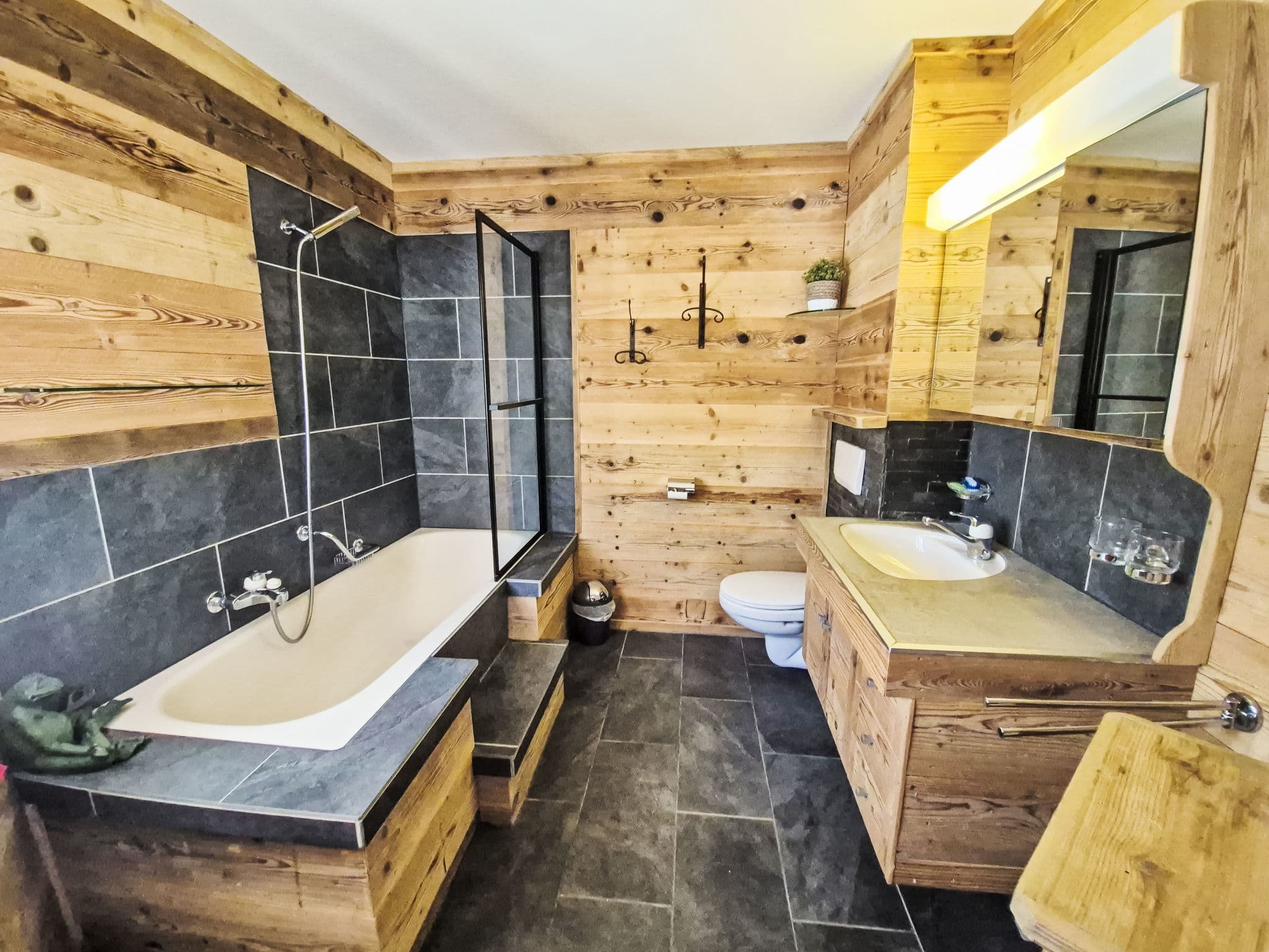 Bathroom / Wellness