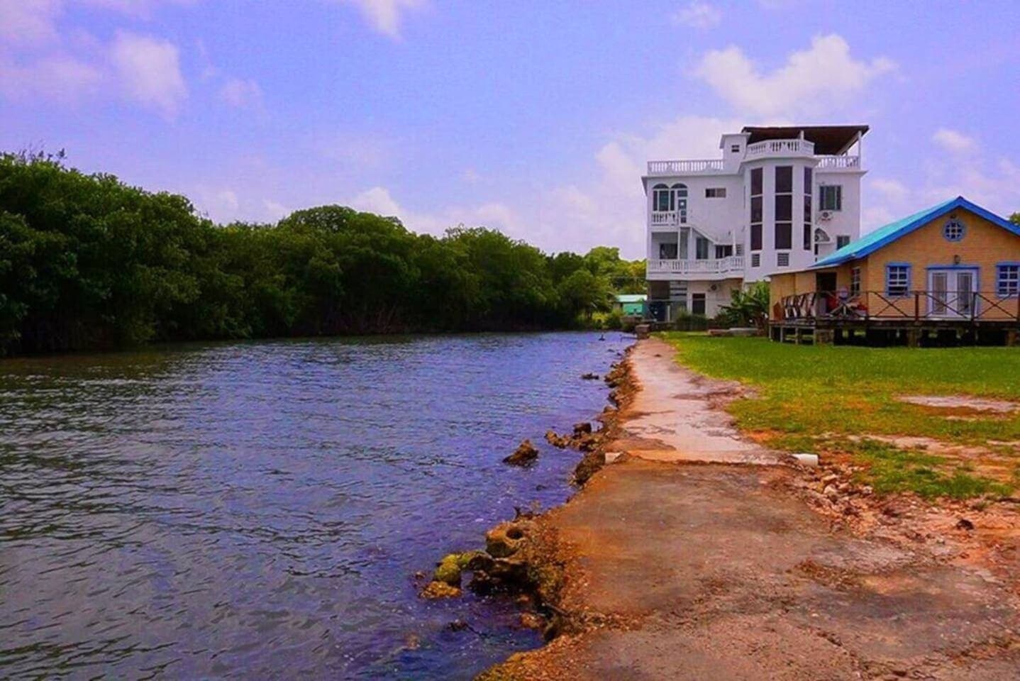 Relax in this beautiful studio apartment located within this stylish Sea View Waterside villa overlooking the breathtaking Caribbean Sea!