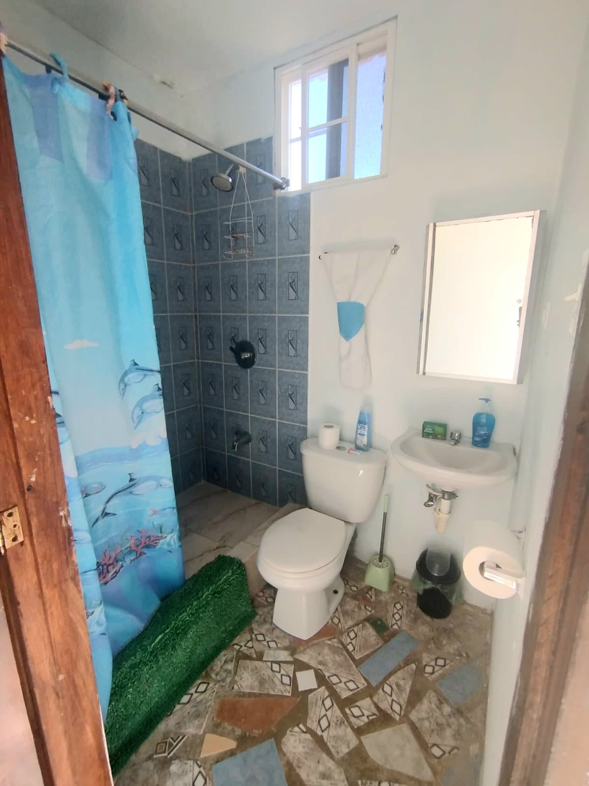 Bathroom with medicine cabinet 