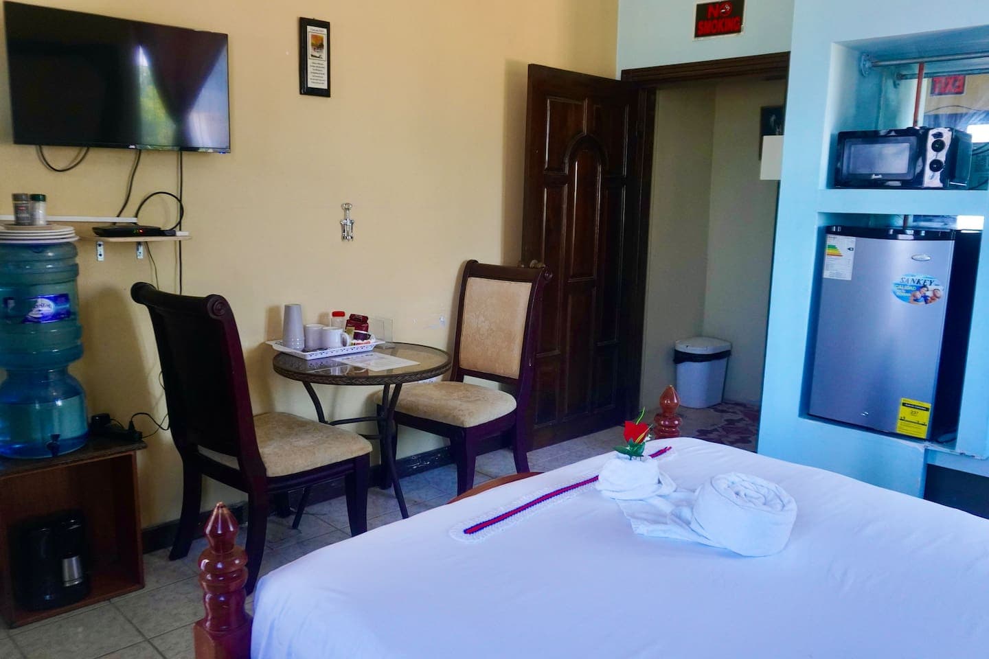 Unit contains a convenient kitchenette comprising a mini-fridge, microwave, coffee maker, tableware.