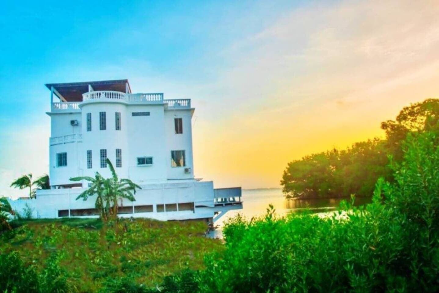 Enjoy the most amazing and mesmerizing sunrises and sunsets from See Belize Vacation Rentals!