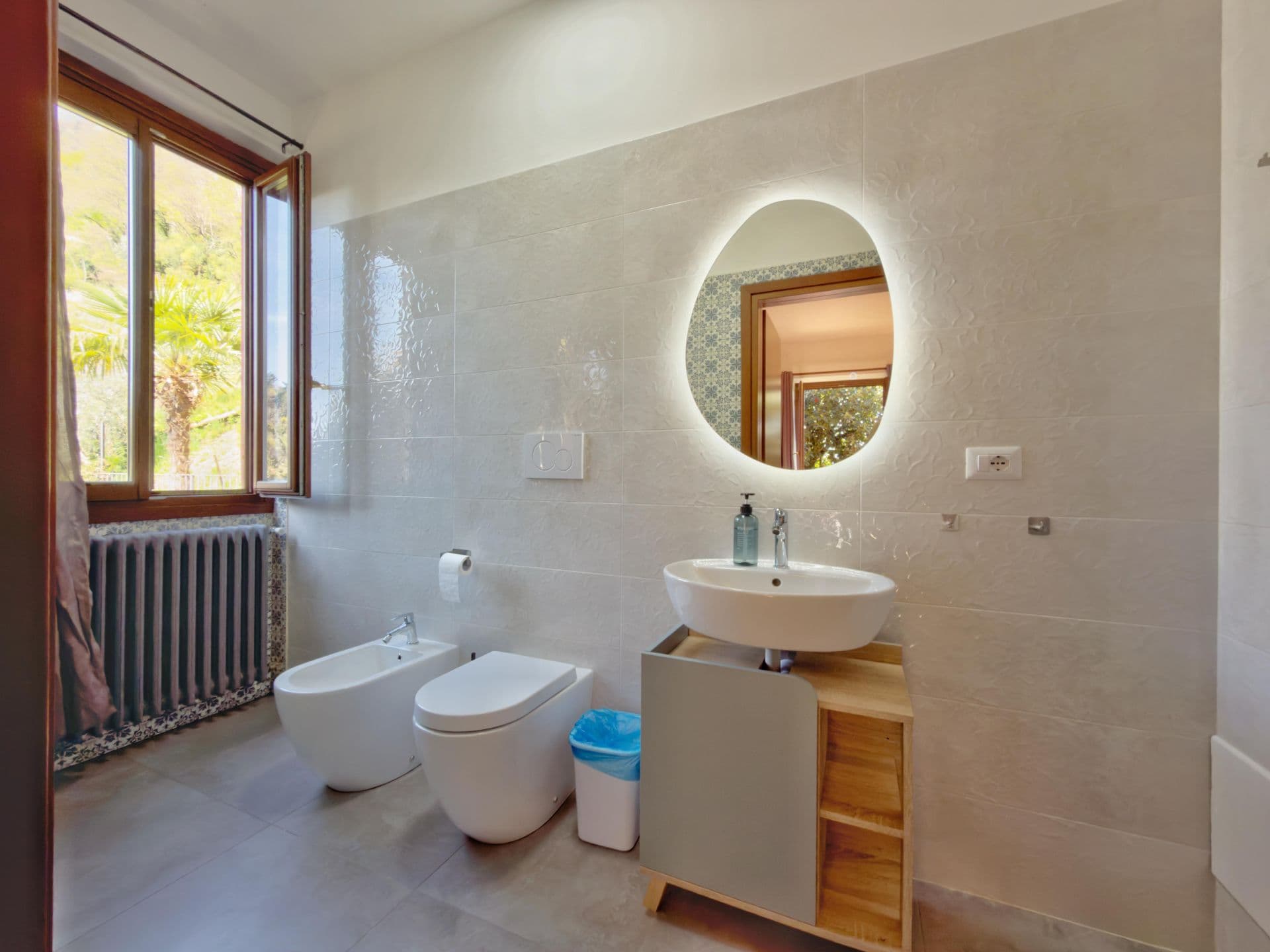 Badezimmer Rubino Seeblick Villa Angelina Lago Maggiore Cannero