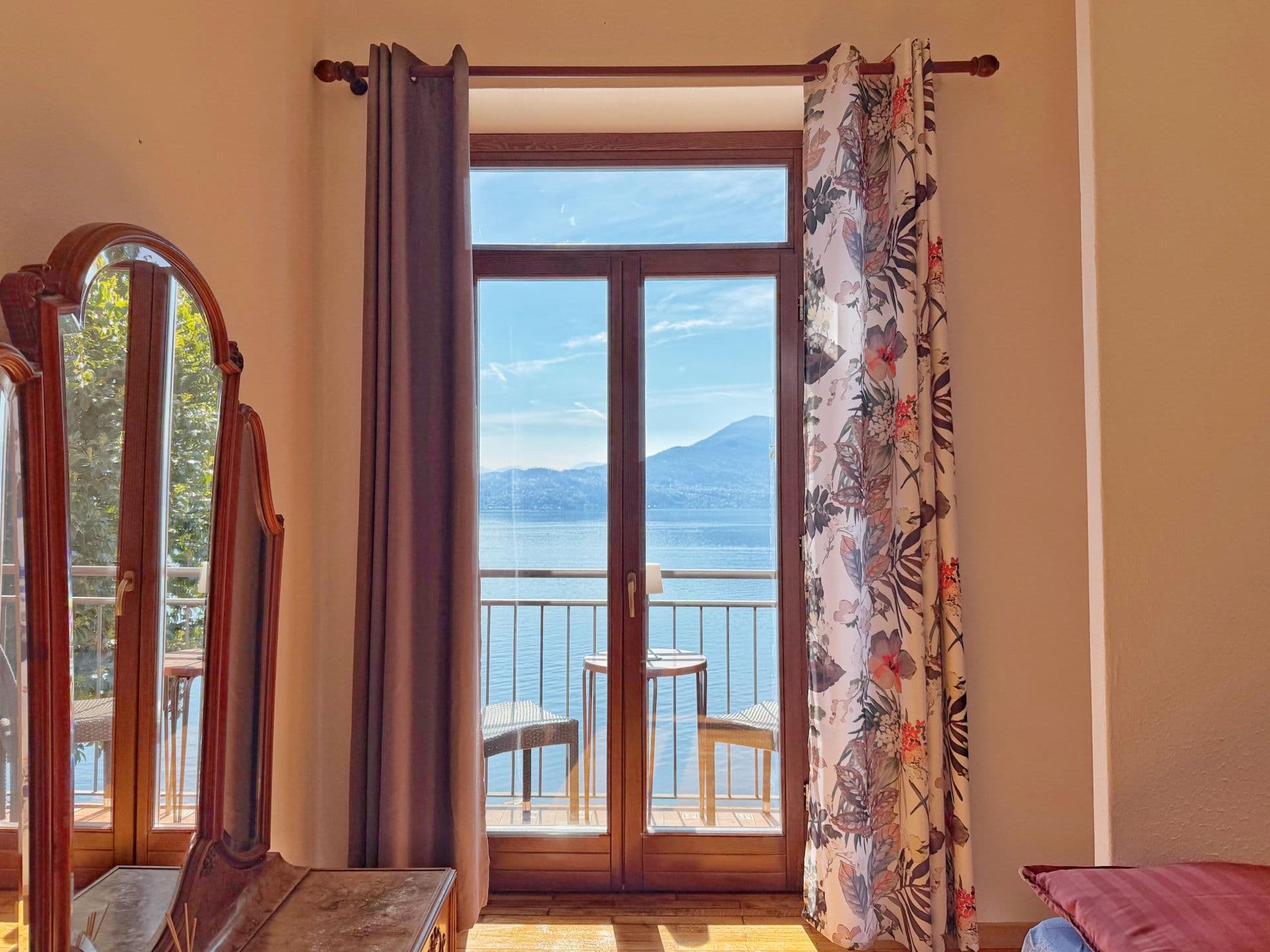 Zimmer Rubino Seeblick Balkon Villa Angelina Cannero Riviera