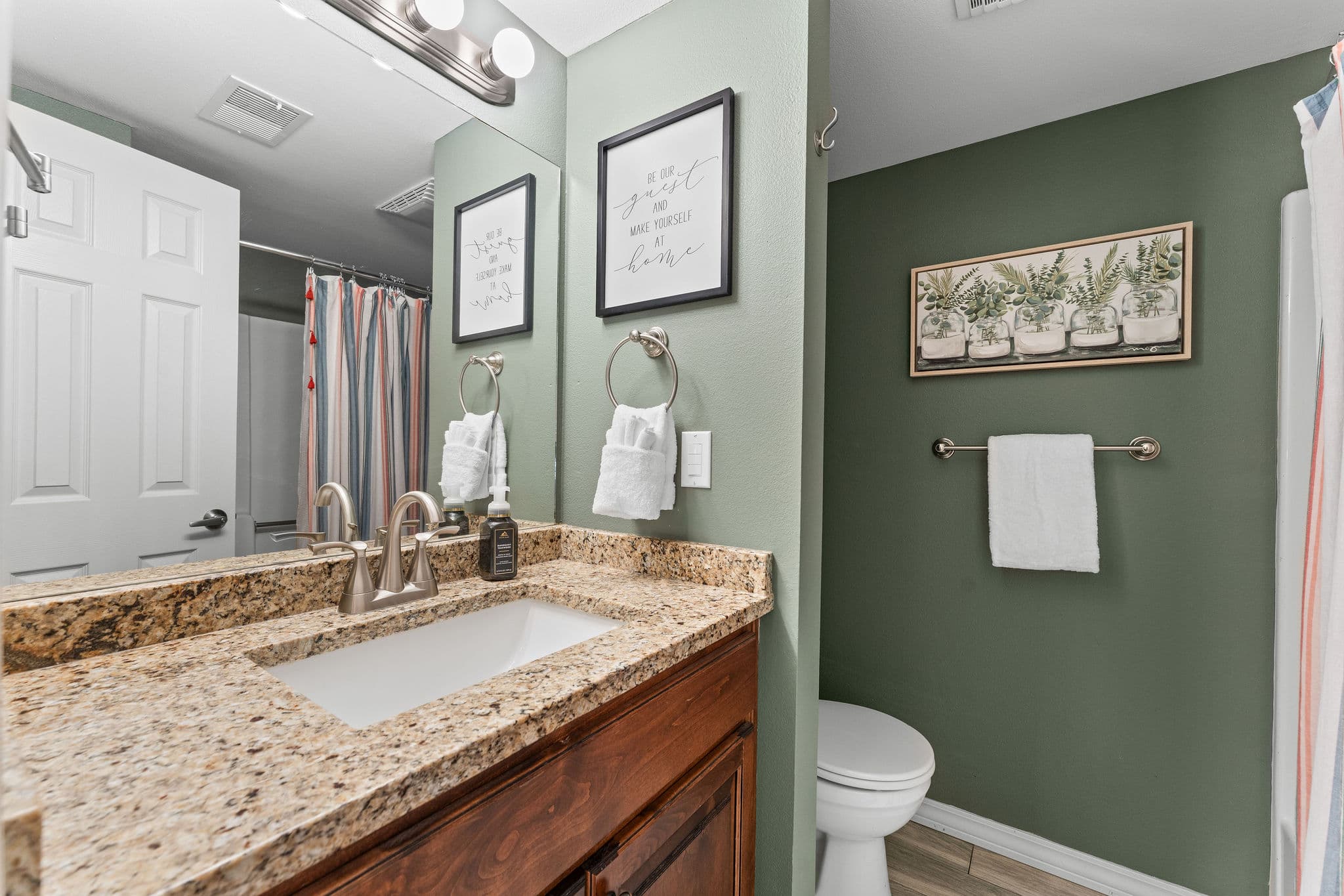 Bathroom 2 with tub/shower