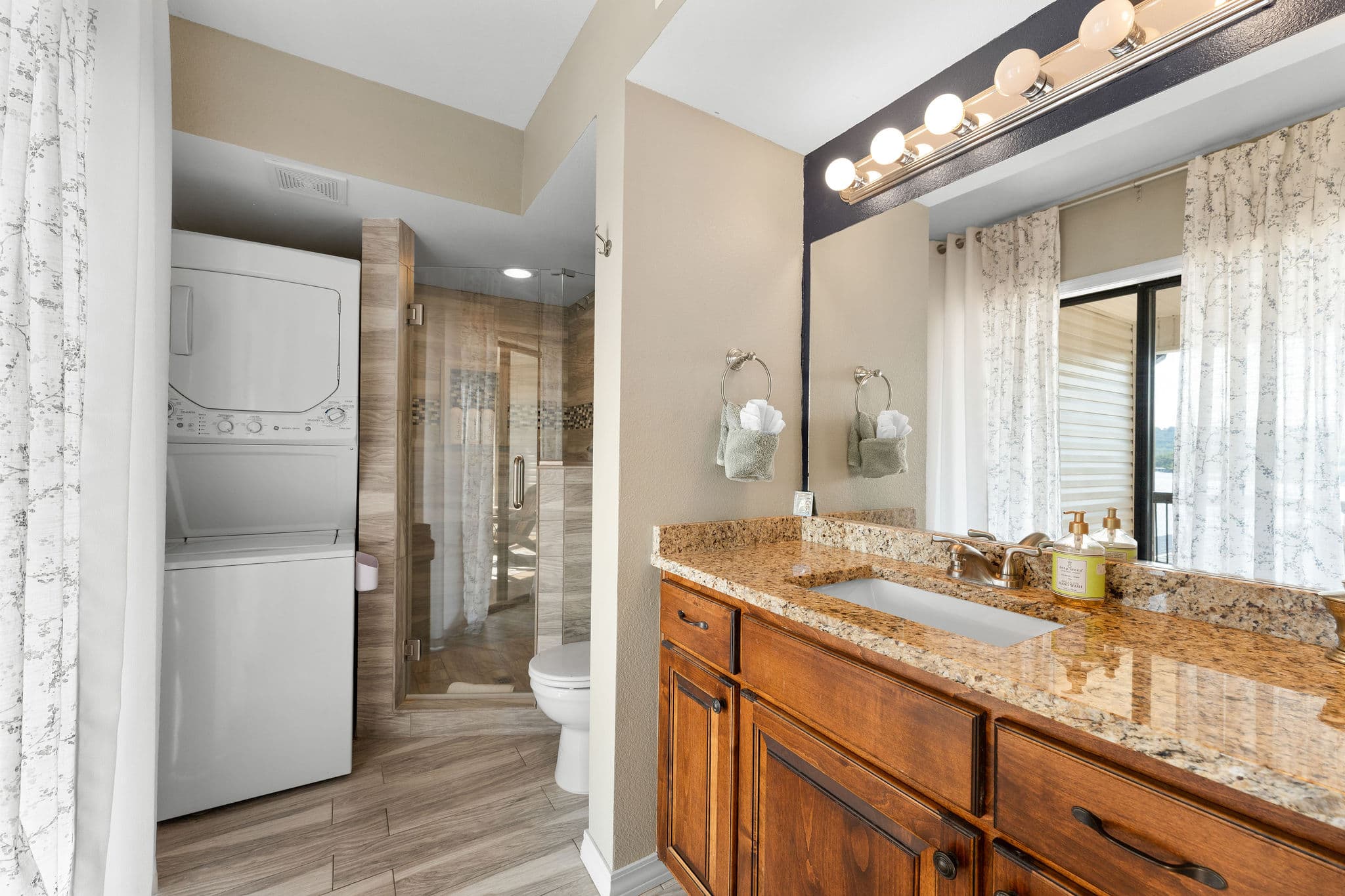 Master bath with washer/dryer