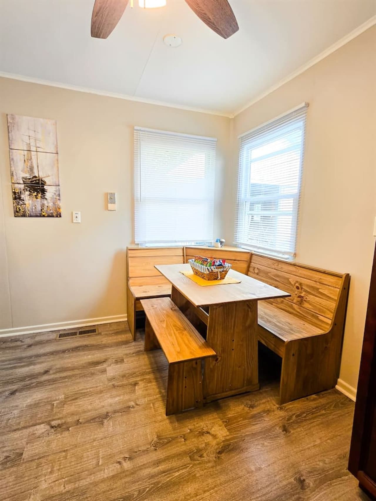 Kitchen dinette