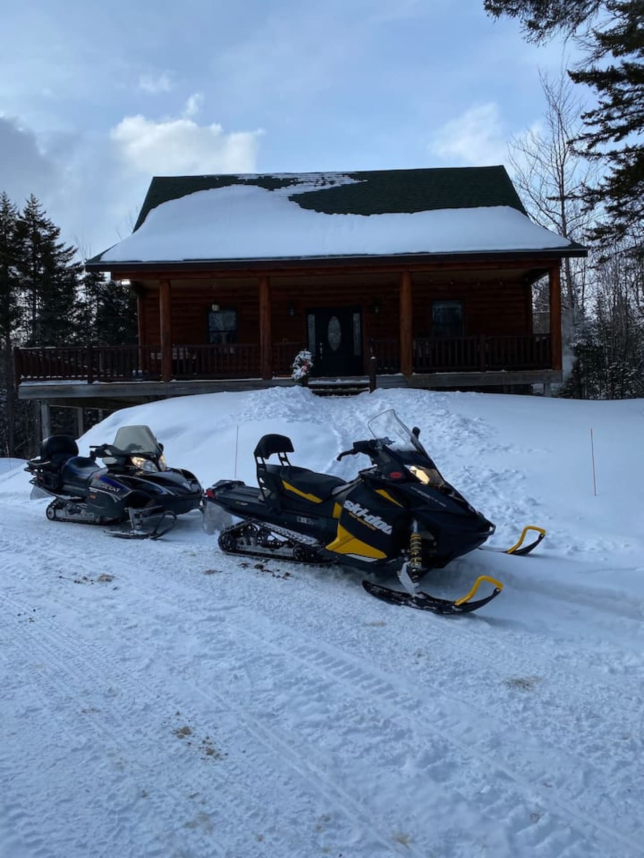 Full Snowmobile access. Ride your sled from the cabin right onto the lake. Plenty of room for trailer parking on the property.
