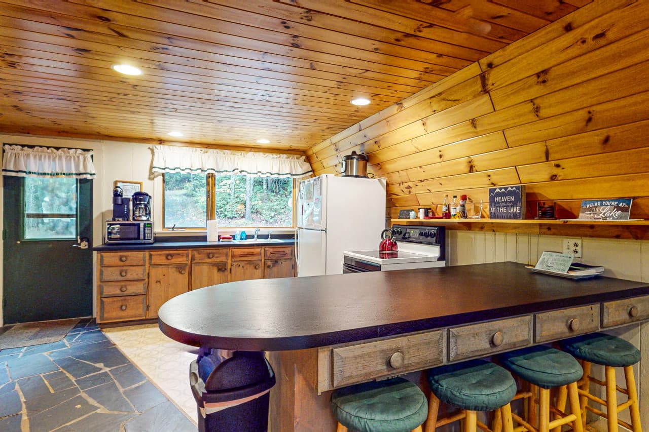 Kitchen 2.jpeg