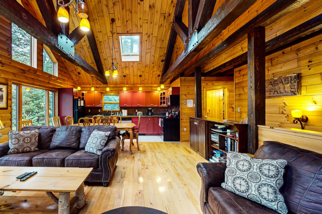 Living Room 5.jpeg