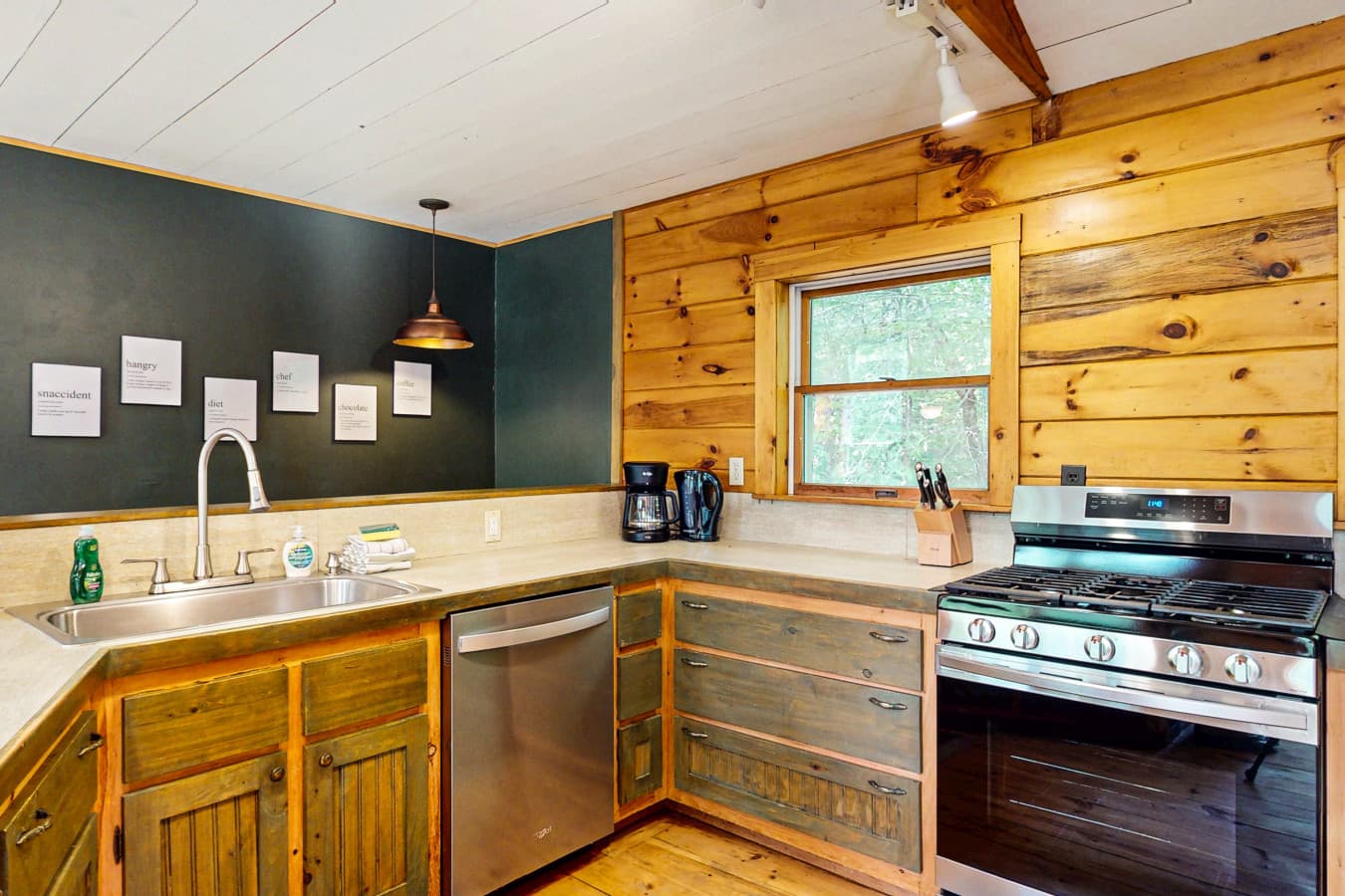 Kitchen 1.jpeg
