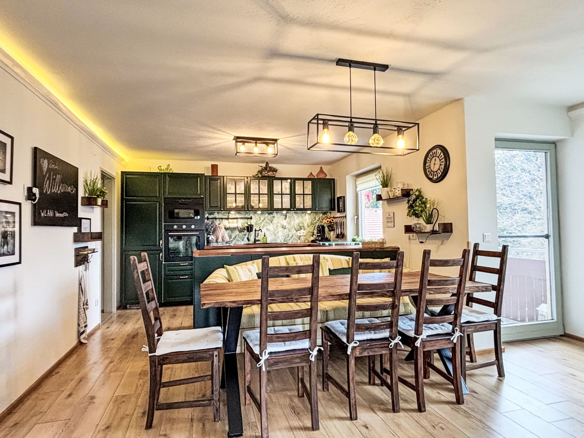 Kitchen / Dining Room
