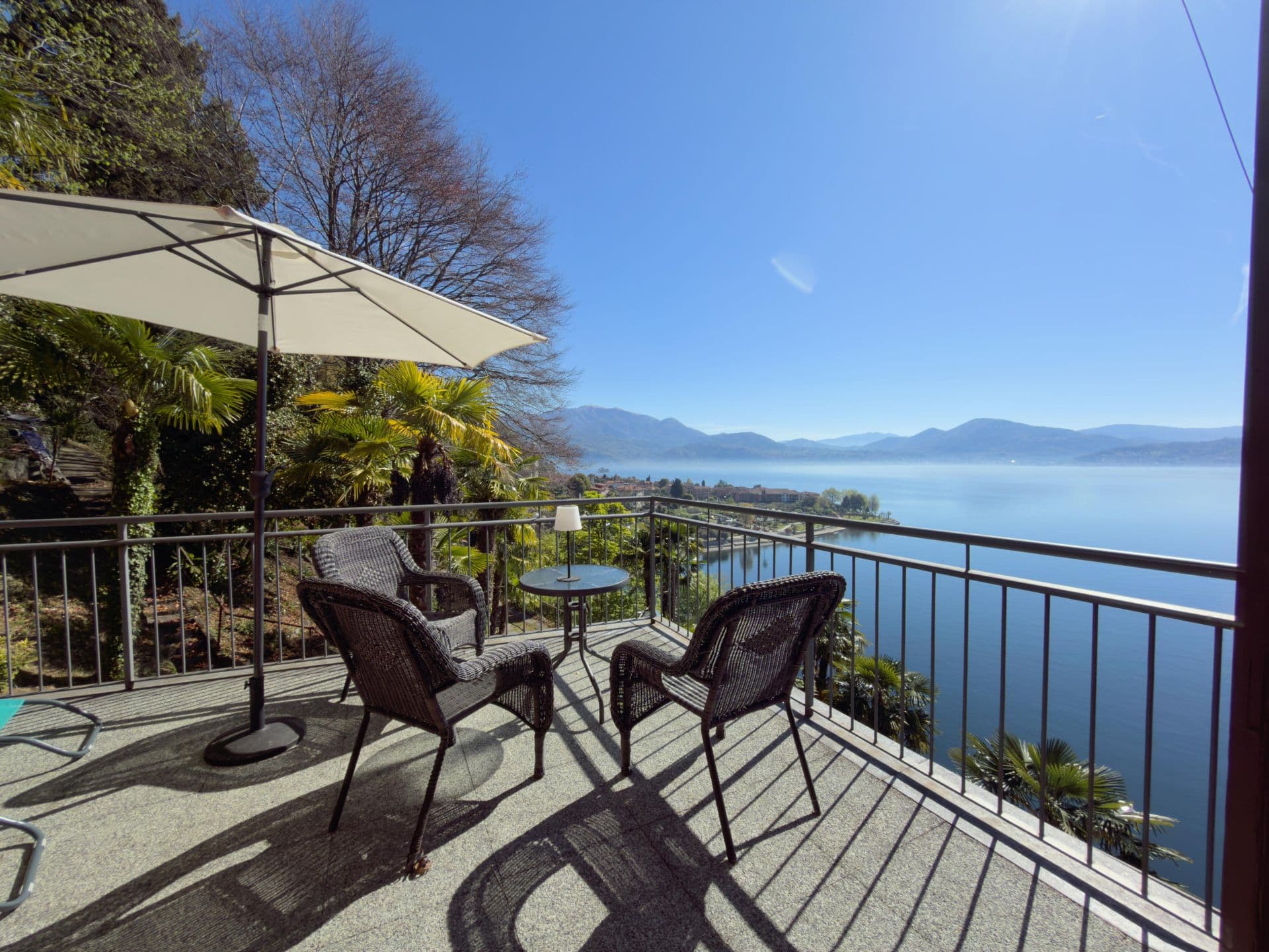 Terrasse Seeblick Zimmer Zaffiro Villa Angelina Lago Maggiore