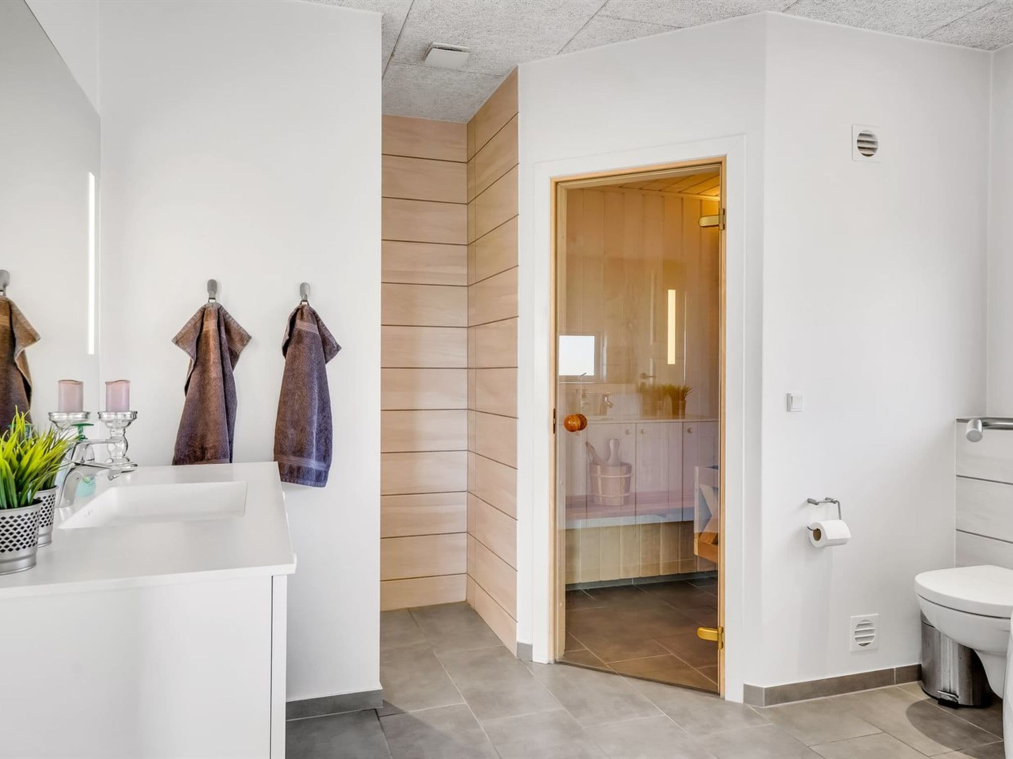 Bathroom / Wellness