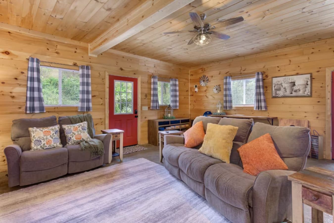 Farmhouse Details: Highlighting the exposed beams and curated rustic decor that make this space feel like home.