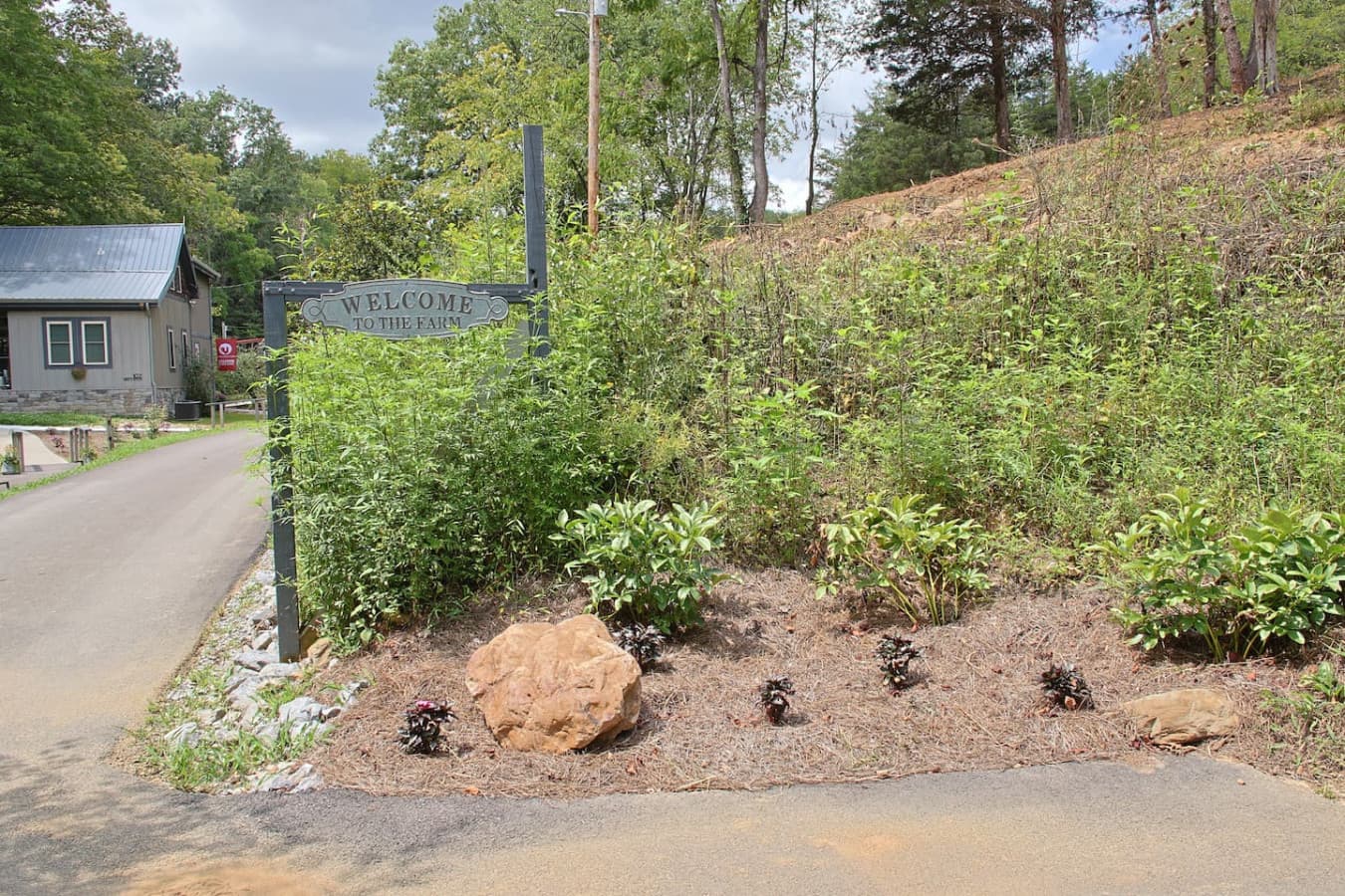 The entrance just before reaching the farm house